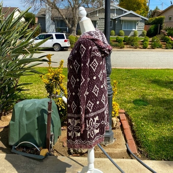 MAURICES BROWN WHITE MAGENTA COZY CARDIGAN with HOODIE Sz M GUC - Picture 4 of 11